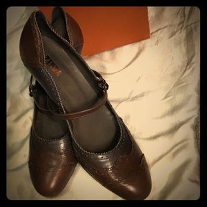 Brown two toned leather heels